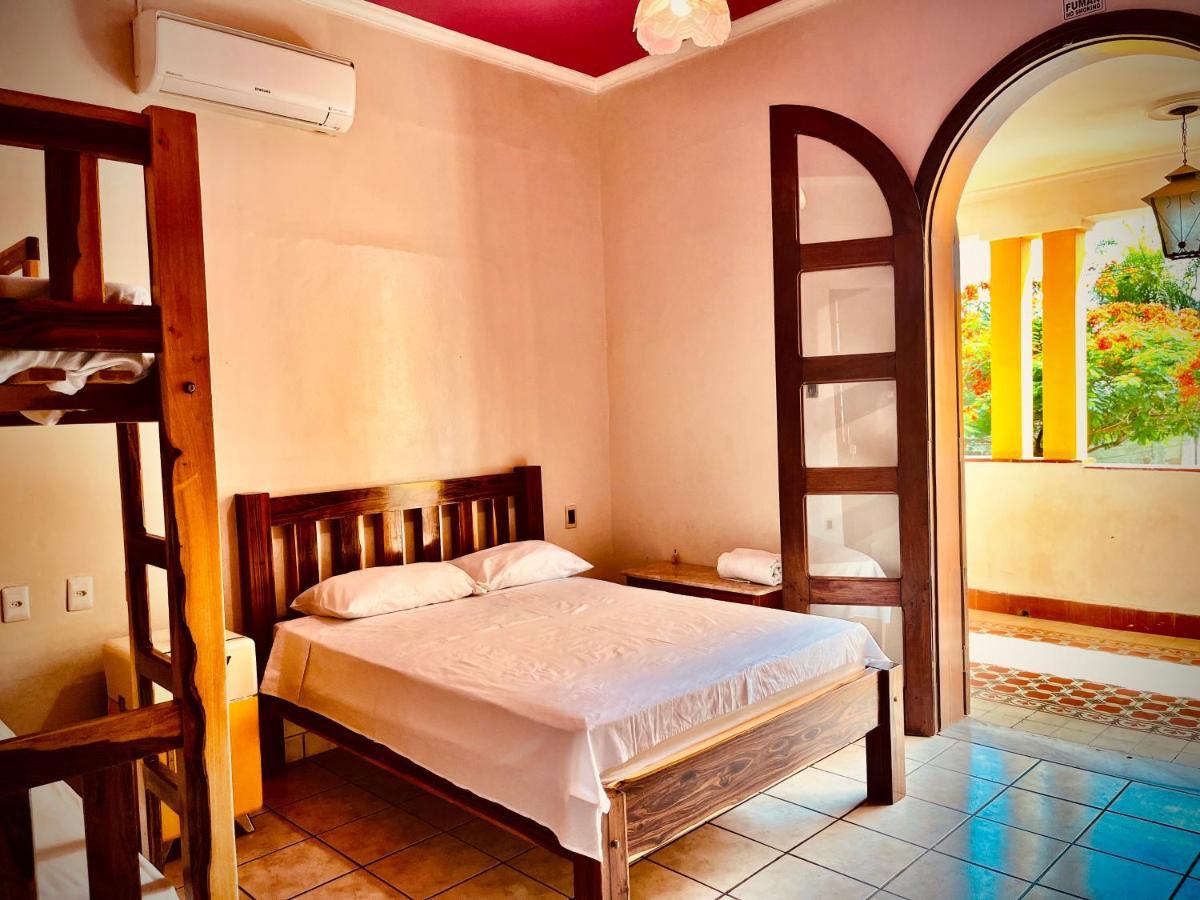 Dom Alberto Hostel Corumbá Exteriör bild