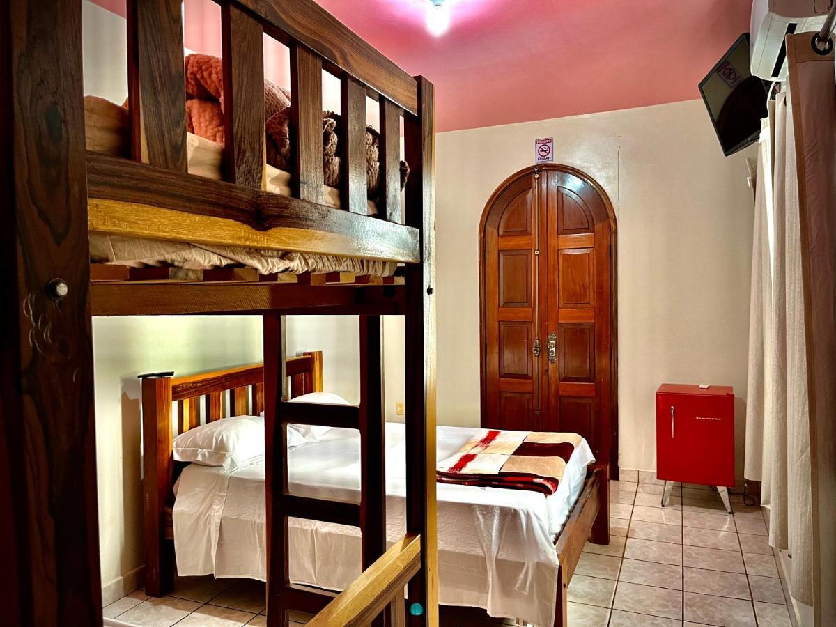 Dom Alberto Hostel Corumbá Exteriör bild